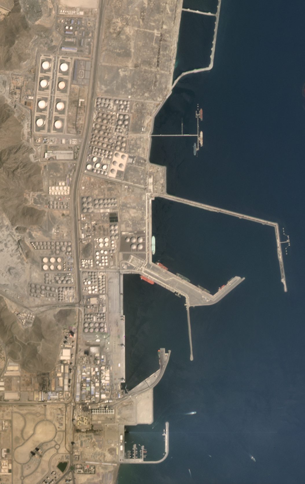 Figura 6 — Fujairah, Mar di Oman (PlanetScope, 7 marzo 2026)