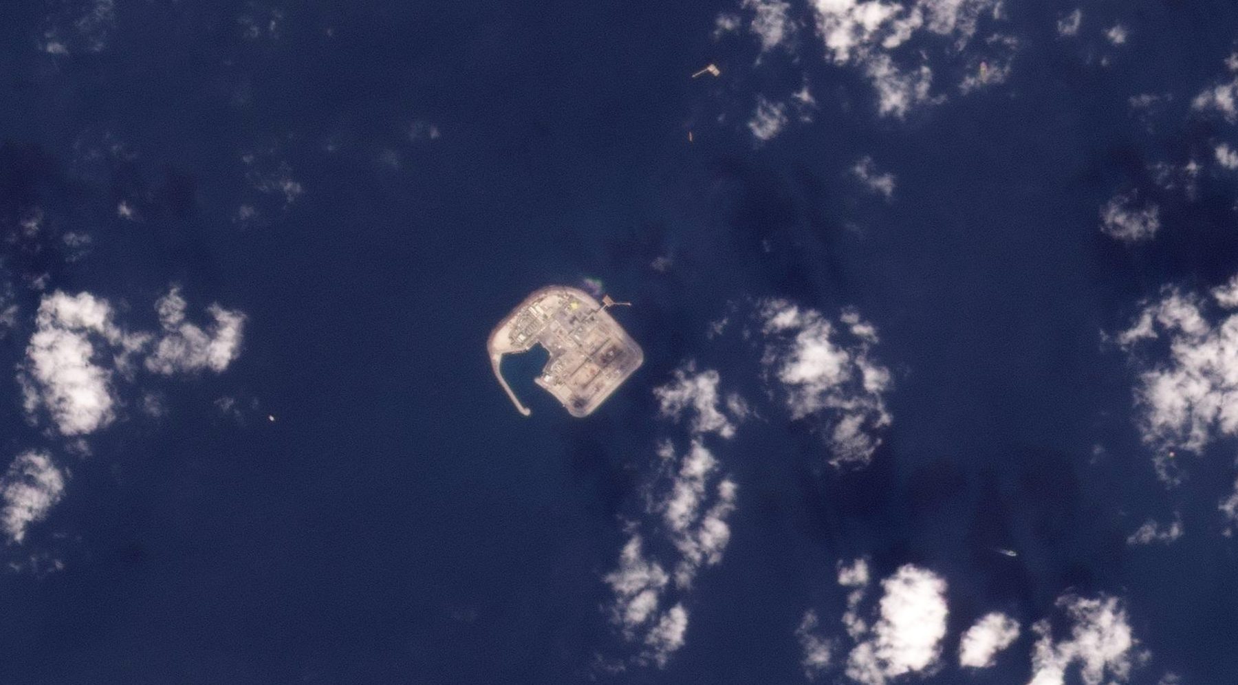 Figura 5 — Upper Zakum West Island, EAU (PlanetScope, 31 gennaio 2026)