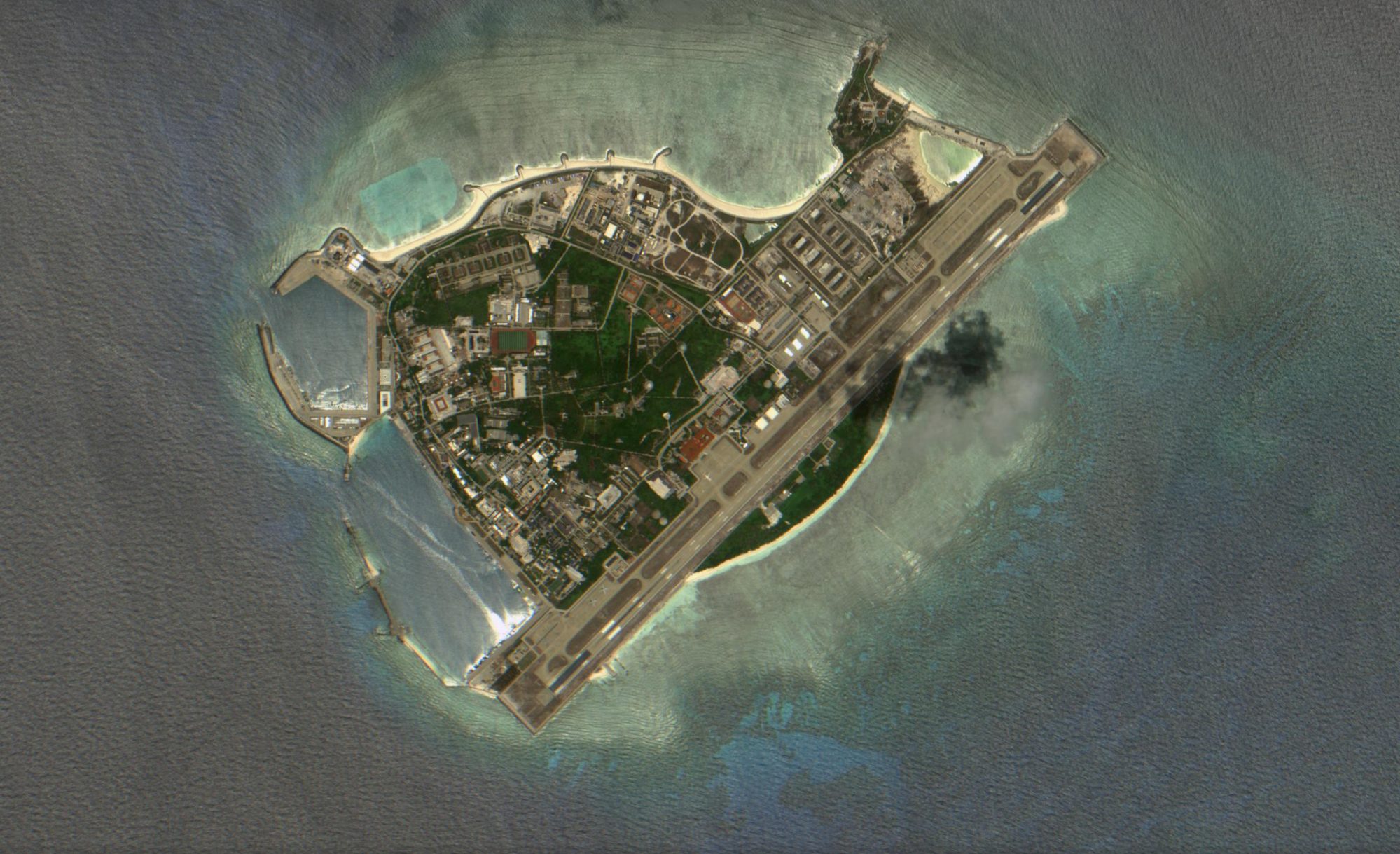 Atollo delle Paracel con due piste